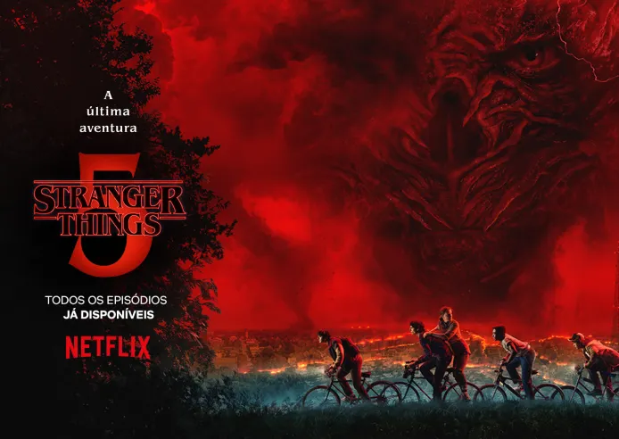 Olho feminino com lente inteligente brilhando, em fundo claro. Logo da Netflix no canto.